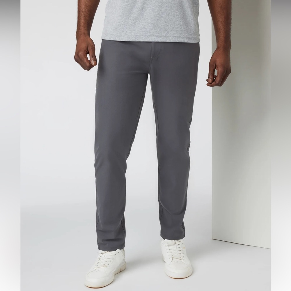 Vuori Meta Pant Athletic Slim Fit 32" in charcoal